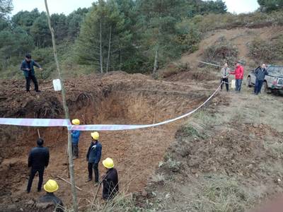 石棉縣水利局對迎政鄉(xiāng)姜火山水池工程建設(shè)情況進(jìn)行專項(xiàng)檢查